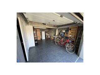 Garage mit Fahrräder zur Verfügung