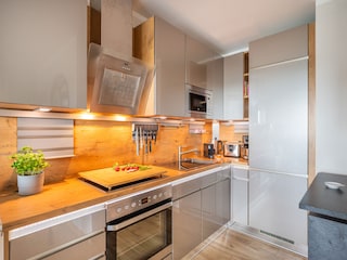 hochwertige, edle und komplett ausgestattete Küche