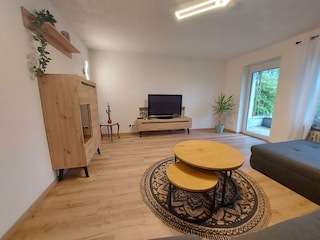 Wohnzimmer mit Zugang Terasse