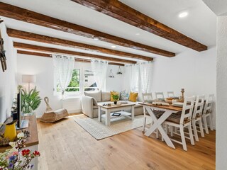 Wohnzimmer mit Essbereich