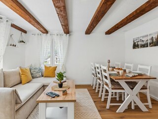Wohnzimmer mit Essbereich