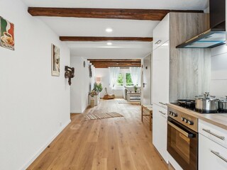 Küche mit Blick Richtung Wohnzimmer