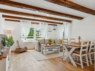 Wohnzimmer mit Essbereich