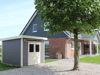 Außenansicht Eingangsbereich / eigenes Gartenhaus