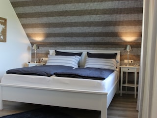 Doppelbett mit Blick zum Leuchtturm