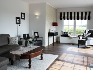 Gemütlicher lichtdurchfluteter Wohnbereich