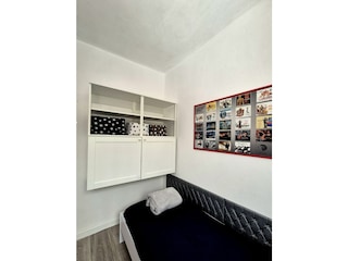 Bedroom with 2 seoparate beds