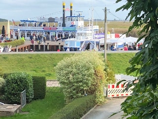 Blick vom Balkon zum Hafen