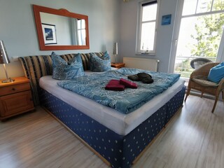 Schlafzimmer 2 mit Zugang Balkon