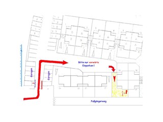 Zufahrt in der Anlage