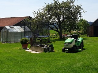 Unser großer Innenhof mit hauseigener Quelle