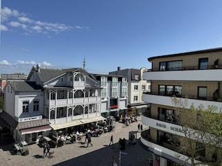 Balkon mit Blick auf die Friedrich-/Bismarckstraße