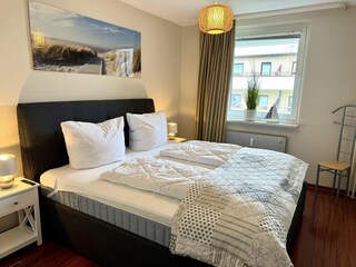 Schlafzimmer (180 x 200 cm)