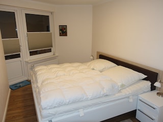 Schlafzimmer, Bett 180 cm breit