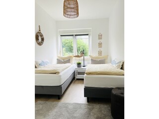 Zweites Schlafzimmer, mit hochwertigen Boxspringbetten