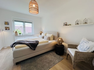 1. Schlafzimmer mit hochwertigem Hopper