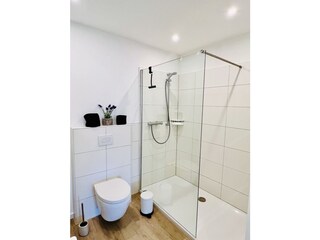 Begehbarer Duschbereich