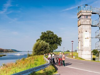 Elbe mit altem Grenzwachturm