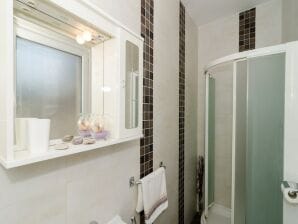 Apartment Red Orange - Two-Bedroom Apartment with Terrace