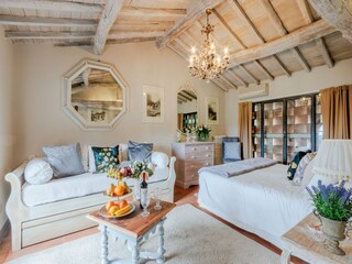 Farmhouse Marlia Features 50