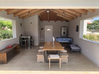 Poolhaus mit Kicker und Darts