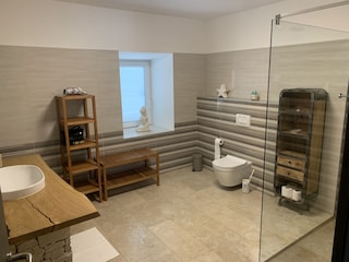 Badezimmer im Erdgeschoss