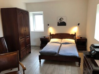 Schlafzimmer 1