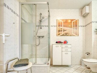 Badezimmer mit Dusche