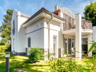 Rückseite mit Blick zum Balkon