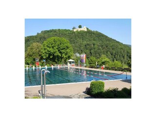 Höhenfreibad und Burg Hohenurach - Bad Urach