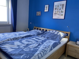 Schlafzimmer 1