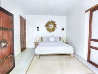 Schlafzimmer mit direktem Zugang zum Badezimmer