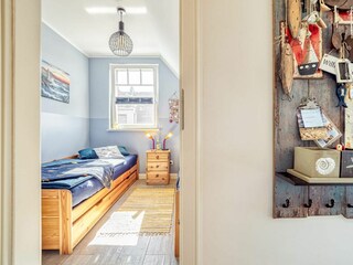 Blick ins kleinere Schlafzimmer