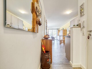 Flur mit Blick zum Wohnzimmer