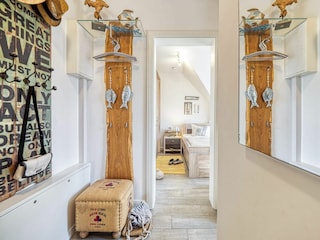 Flur mit Blick zum Schlafzimmer