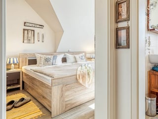 Blick ins größere Schlafzimmer