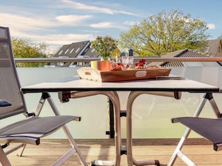 Blick auf den möblierten Balkon