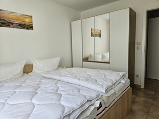 Schlafzimmer mit Doppelbett