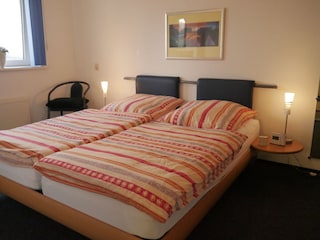 Schlafzimmer 1