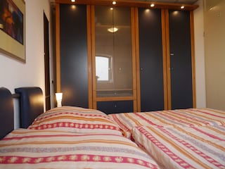 Schlafzimmer 1