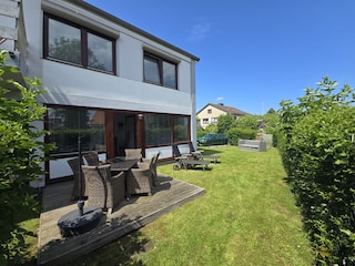 Garten hoch eingezäunt