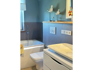 Badezimmer 1 Badewanne