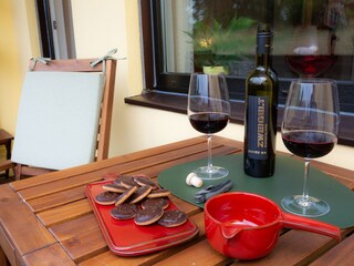 Balkon mit Echtholzmöbel