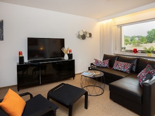 Couch und TV Schwinger mit Hocker