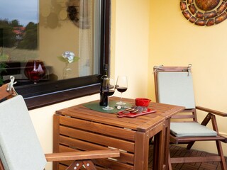 Balkon mit Holzfliesen