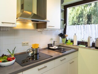 Küche mit Geschirrspüler