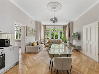 Wohnzimmer/Esstisch