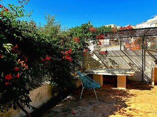 Privater Garten mit Grill