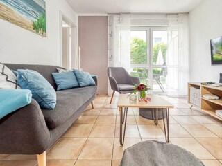 Wohnbereich mit Blick zur Terrasse