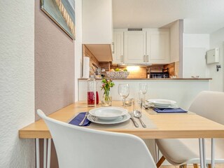 Essbereich mit Blick zur Küche